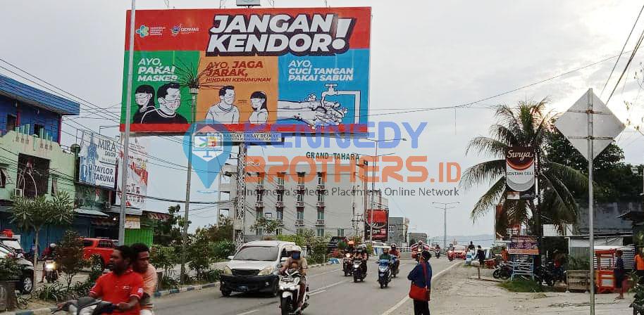 billboard kab jayapura papua I kemenkes - germas jangan kendor